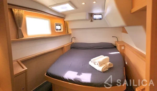 Lagoon 450  Flybridge - Yacht Charter Sailica