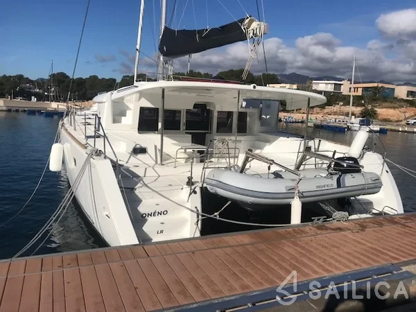 Lagoon 450  Flybridge - Yacht Charter Sailica