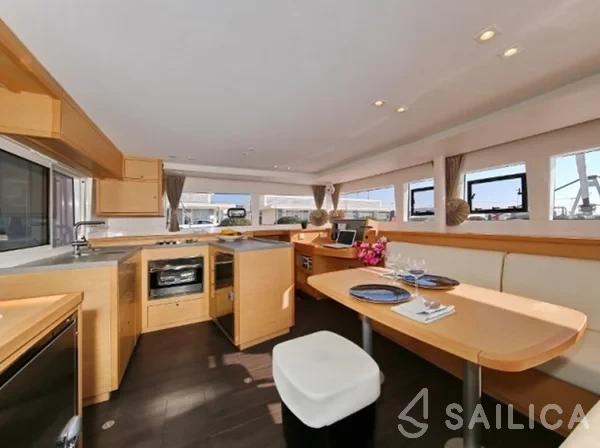 Lagoon 450  Flybridge - Yacht Charter Sailica