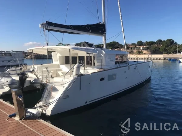 Lagoon 450  Flybridge - Yacht Charter Sailica