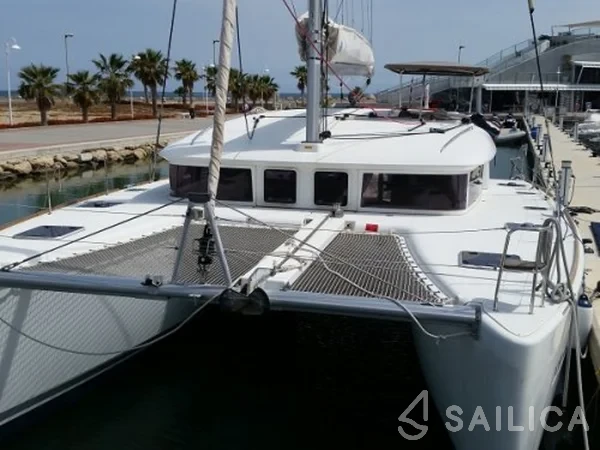 Lagoon 450  Flybridge - Yacht Charter Sailica