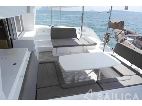 Lagoon 450  Flybridge - Yacht Charter Sailica