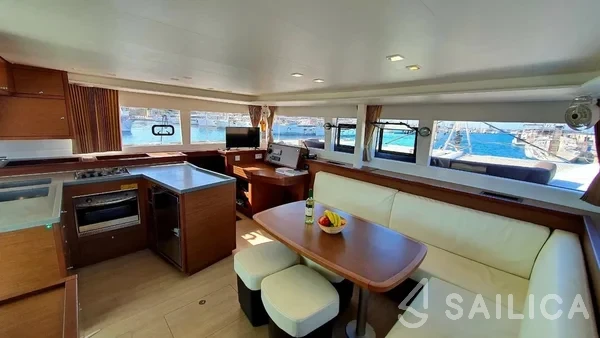 Lagoon 450  Flybridge - Yacht Charter Sailica