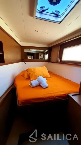 Lagoon 450  Flybridge - Yacht Charter Sailica