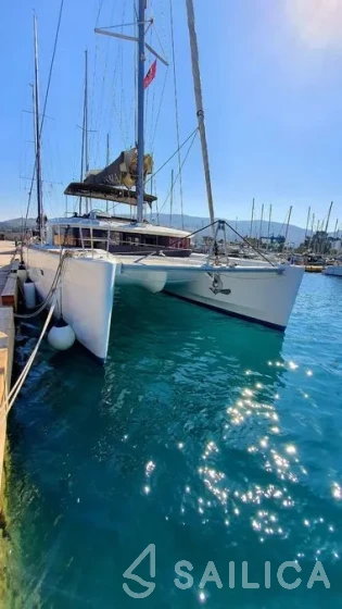 Lagoon 450  Flybridge - Yacht Charter Sailica
