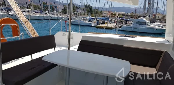 Lagoon 450  Flybridge - Yacht Charter Sailica