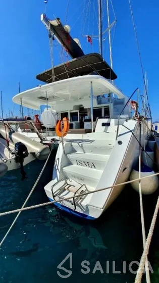 Lagoon 450  Flybridge - Yacht Charter Sailica