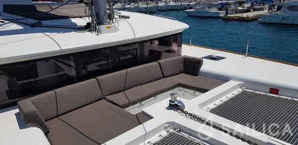 Lagoon 450  Flybridge - Yacht Charter Sailica