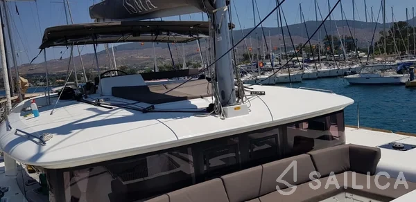 Lagoon 450  Flybridge - Yacht Charter Sailica