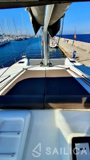Lagoon 450  Flybridge - Yacht Charter Sailica