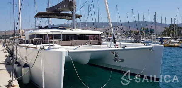 Lagoon 450  Flybridge - Yacht Charter Sailica