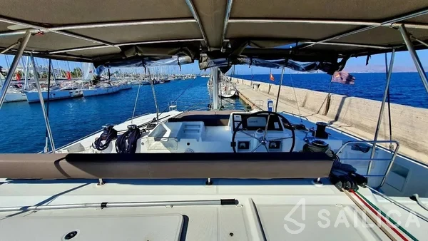 Lagoon 450  Flybridge - Yacht Charter Sailica