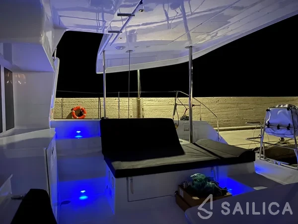 Lagoon 450  Flybridge - Yacht Charter Sailica