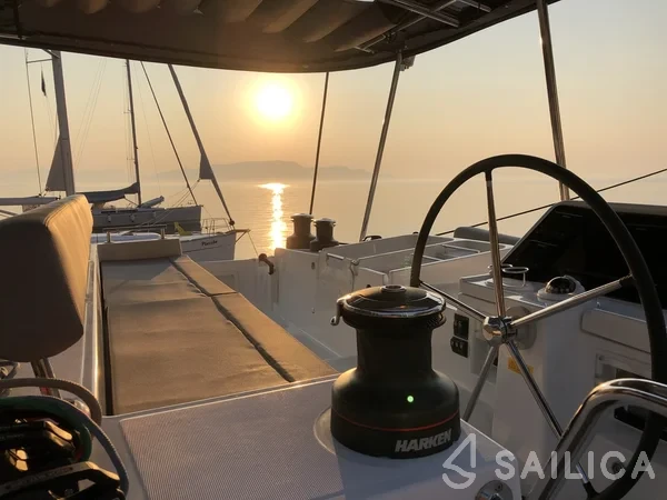 Lagoon 450  Flybridge - Yacht Charter Sailica