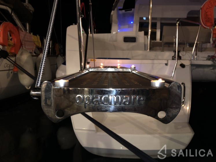 Lagoon 450  Flybridge - Yacht Charter Sailica