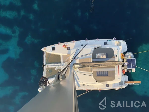 Lagoon 450  Flybridge - Yacht Charter Sailica