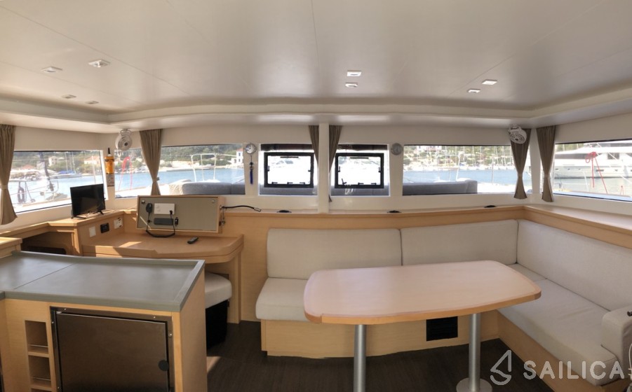 Lagoon 450  Flybridge - Yacht Charter Sailica