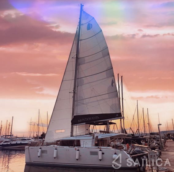 Lagoon 450  Flybridge - Yacht Charter Sailica
