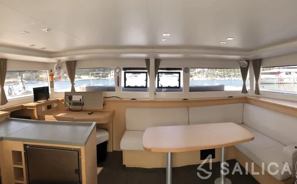 Lagoon 450  Flybridge - Yacht Charter Sailica