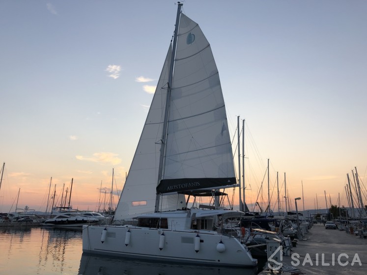 Lagoon 450  Flybridge - Yacht Charter Sailica