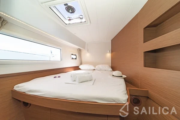 Lagoon 42 - Yacht Charter Sailica