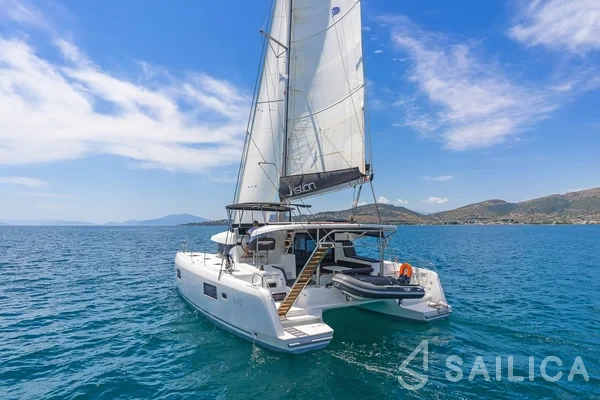 Lagoon 42 - Yacht Charter Sailica