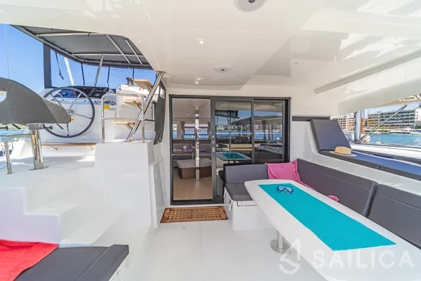 Lagoon 42 - Yacht Charter Sailica