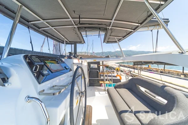 Lagoon 42 - Yacht Charter Sailica