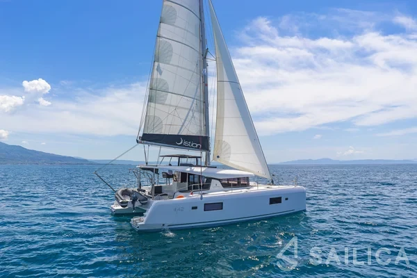 Lagoon 42 - Yacht Charter Sailica