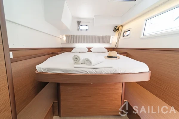 Lagoon 42 - Yacht Charter Sailica