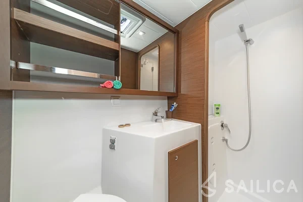 Lagoon 42 - Yacht Charter Sailica