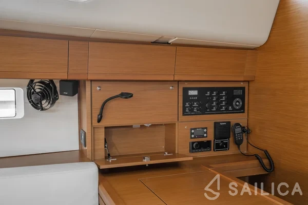 Jeanneau 54 - Yacht Charter Sailica
