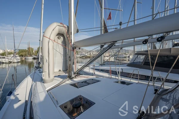 Jeanneau 54 - Yacht Charter Sailica