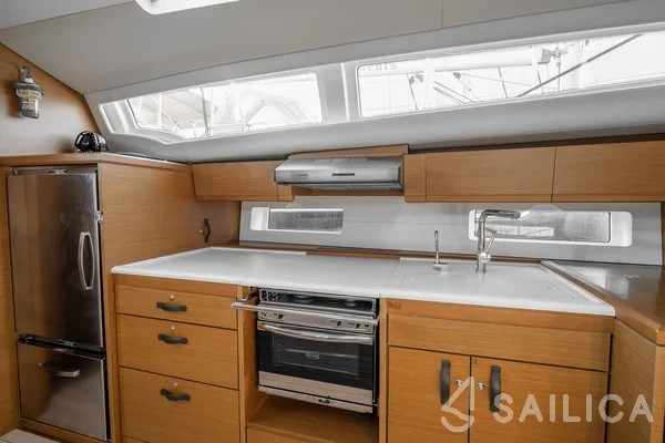 Jeanneau 54 - Yacht Charter Sailica