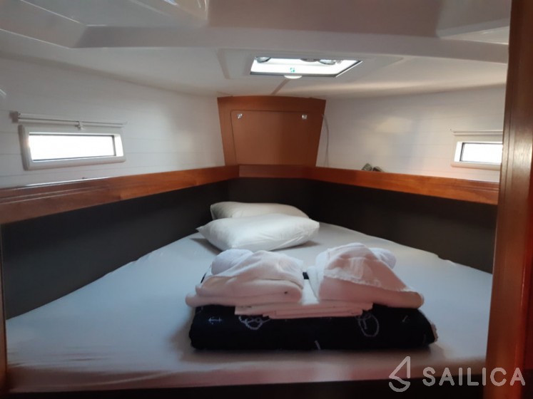 Bavaria Cruiser 41 - 3 cab. - Yacht Charter Sailica