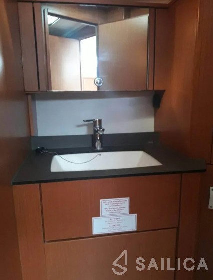 Bavaria Cruiser 41 - 3 cab. - Yacht Charter Sailica