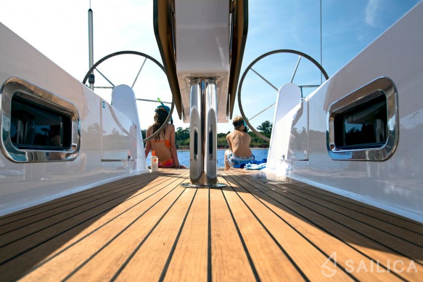 Bavaria Cruiser 41 - 3 cab. - Yacht Charter Sailica