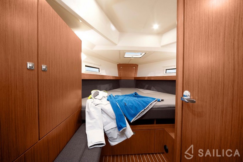 Bavaria Cruiser 41 - 3 cab. - Yacht Charter Sailica