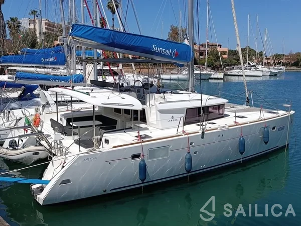 Lagoon 450  Flybridge - Yacht Charter Sailica