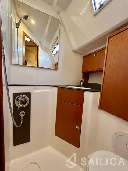 Bavaria 46 Cruiser - Yacht Charter Sailica