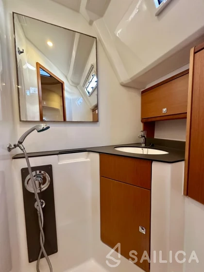 Bavaria 46 Cruiser - Yacht Charter Sailica