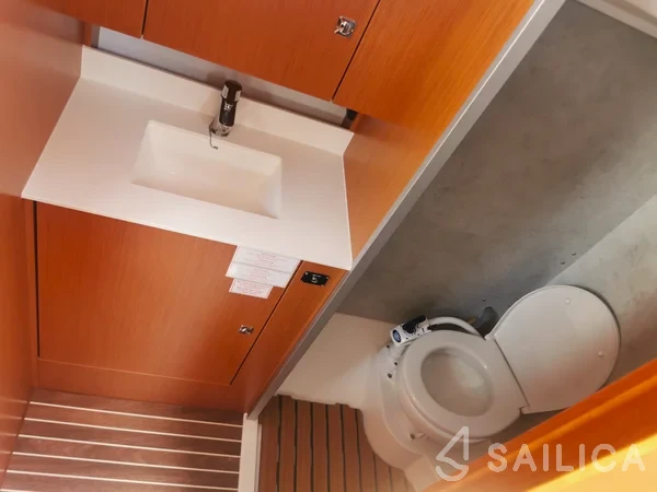 Bavaria C42 - Yacht Charter Sailica