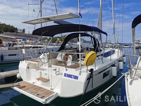 Bavaria C42 - Yacht Charter Sailica