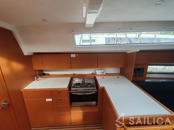 Bavaria C42 - Yacht Charter Sailica