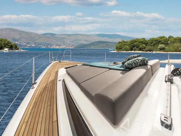 Bavaria C42 - Yacht Charter Sailica