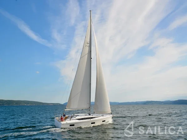 Bavaria C42 - Yacht Charter Sailica