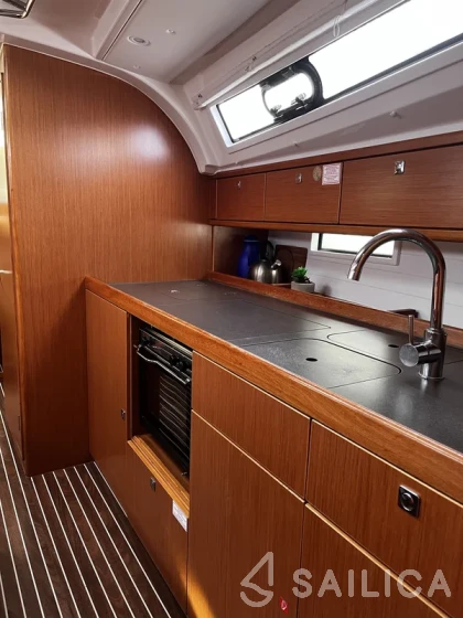 Bavaria 41 Cruiser - Yacht Charter Sailica