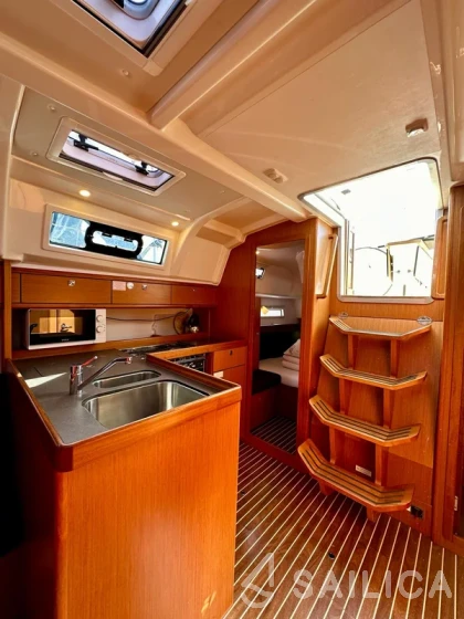 Bavaria 37 Cruiser - Yacht Charter Sailica