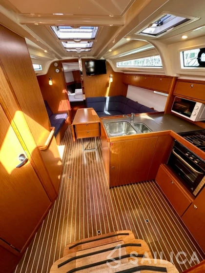 Bavaria 37 Cruiser - Yacht Charter Sailica