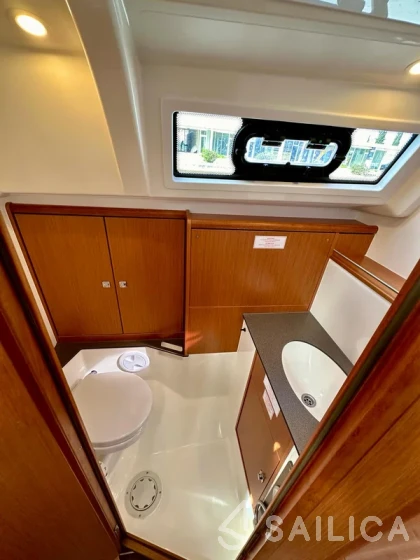 Bavaria 37 Cruiser - Yacht Charter Sailica
